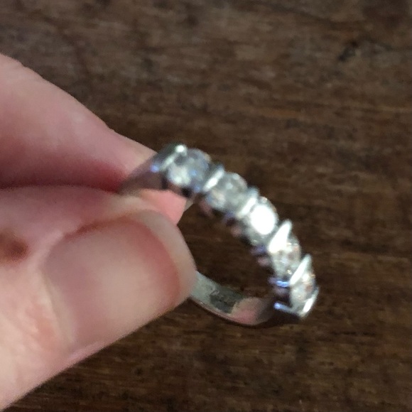 Natural diamond 5 stone 0.75 total carat weight platinum ring - Picture 12 of 15